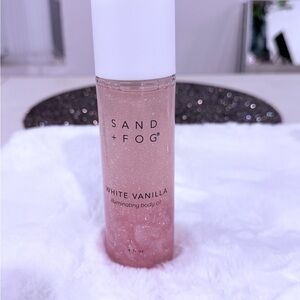 Smells amazing Sand + Fog White Vanilla Illuminating Body Oil